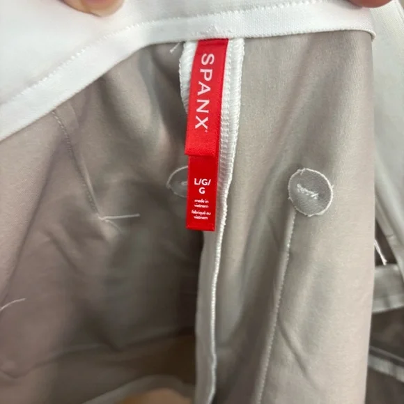 NWT Spanx On-the-Go 4” Silver Lining Technology Shorts Classic White Size L - Picture 9 of 13